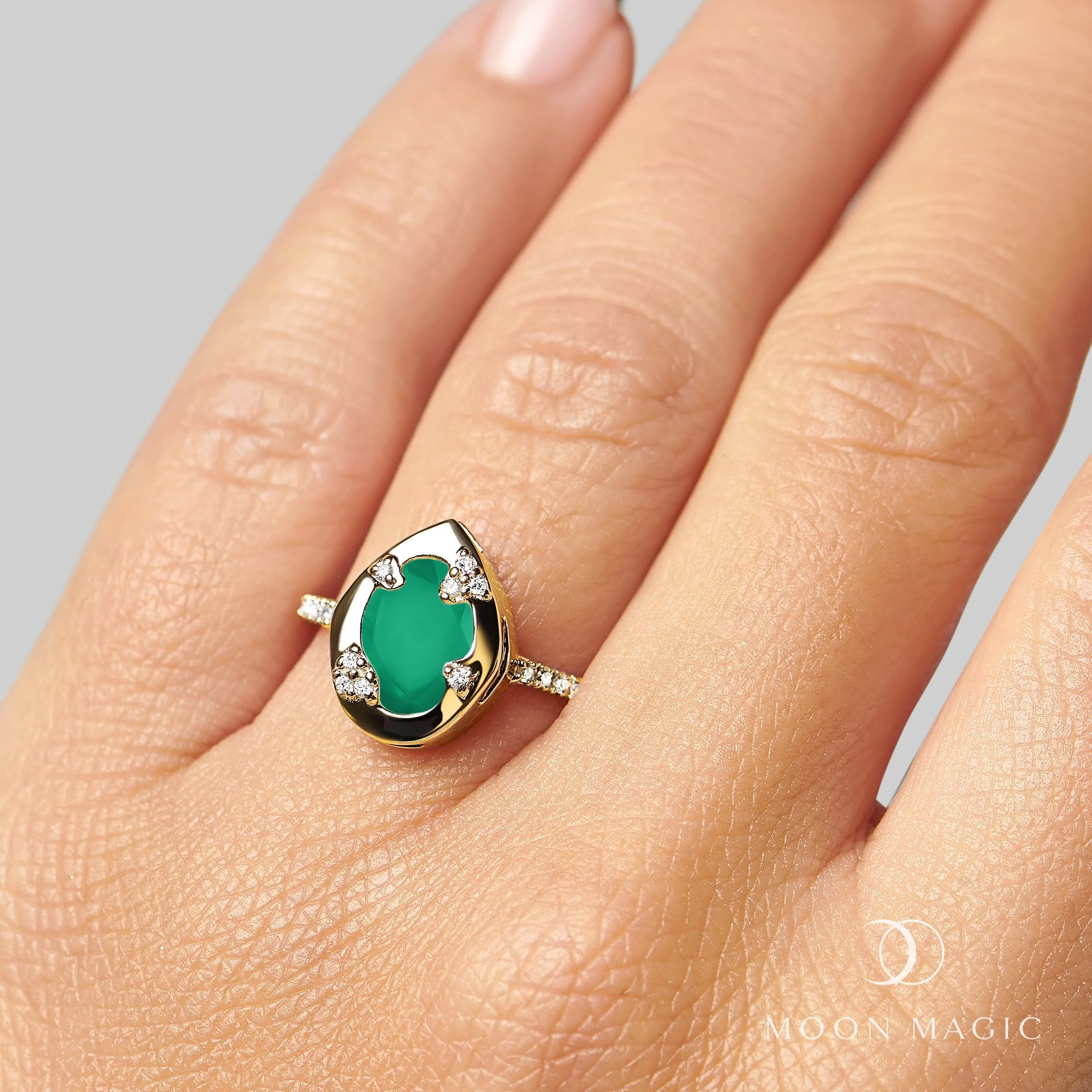 Green Onyx Ring - Hot And Heavenly