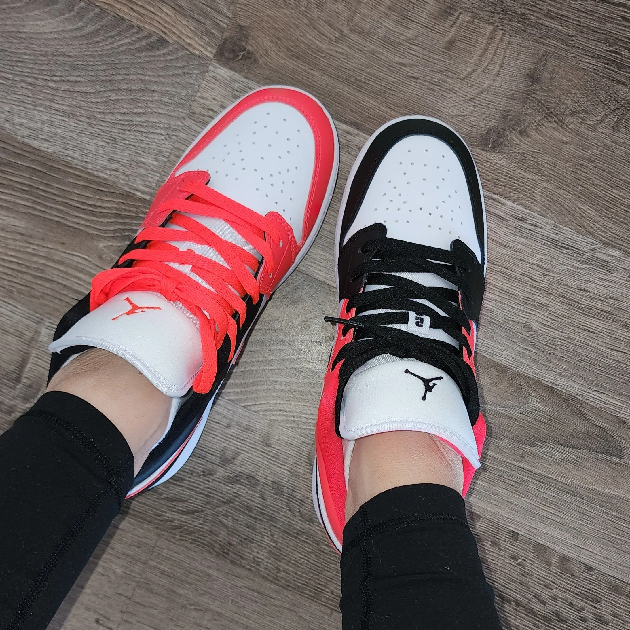 Jordan 1 Low Women/Youth (Bright Red/ Black/White)