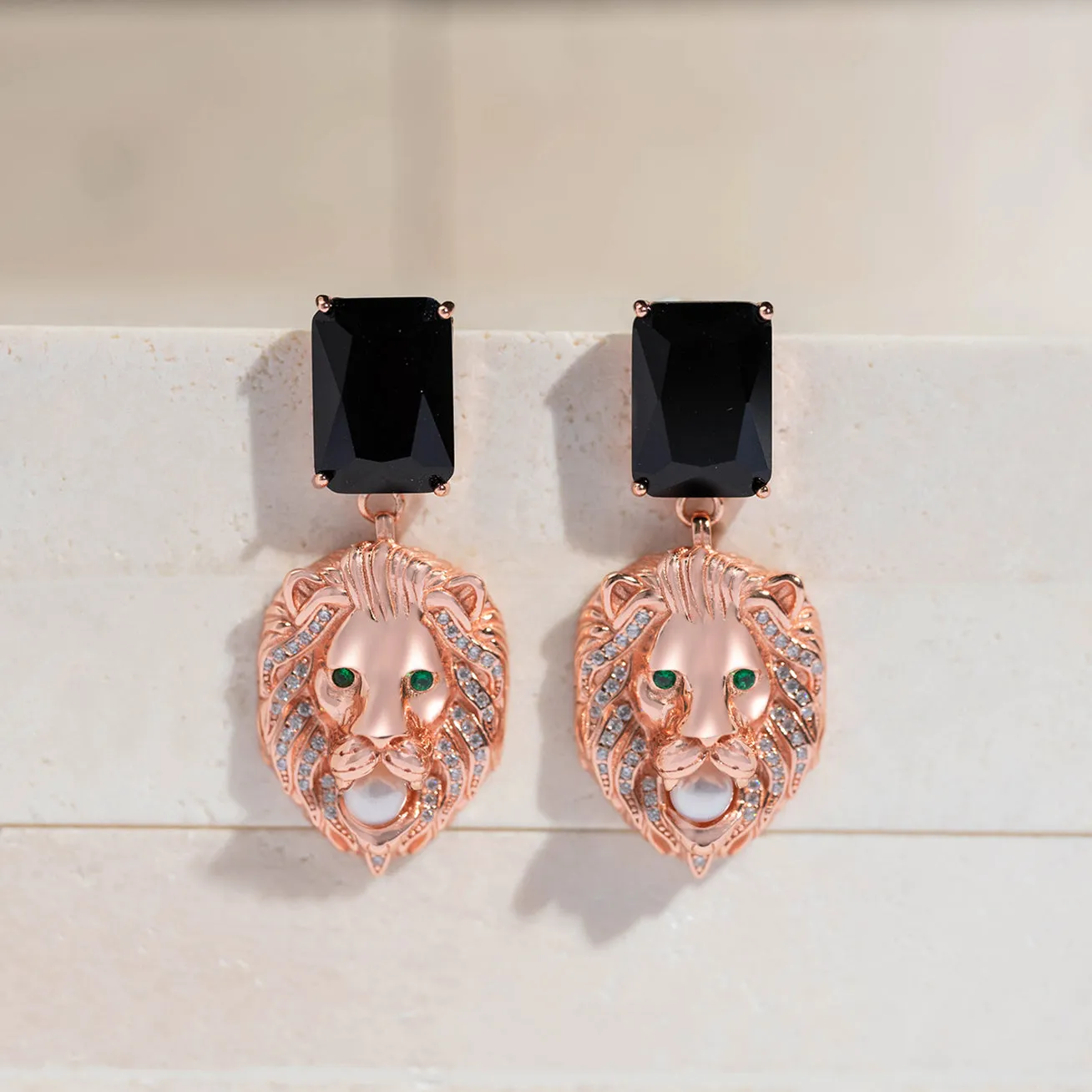 Merlion Freshwater Pearl Earrings WE00214 | New Yorker